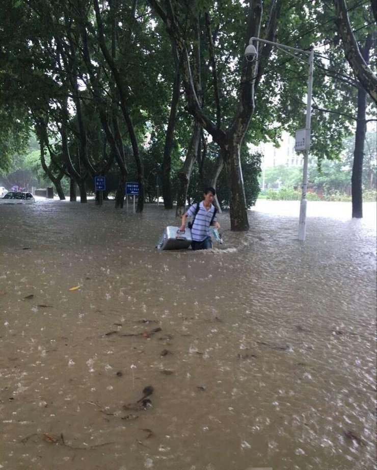 武汉特大暴雨大学淹水照片图集5P